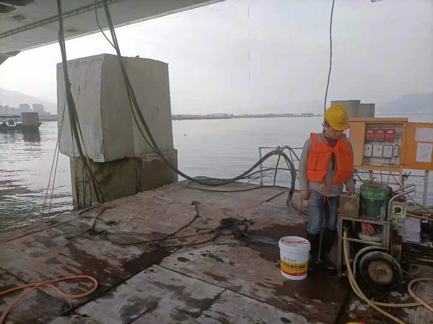 北海水下围堰切割拆除